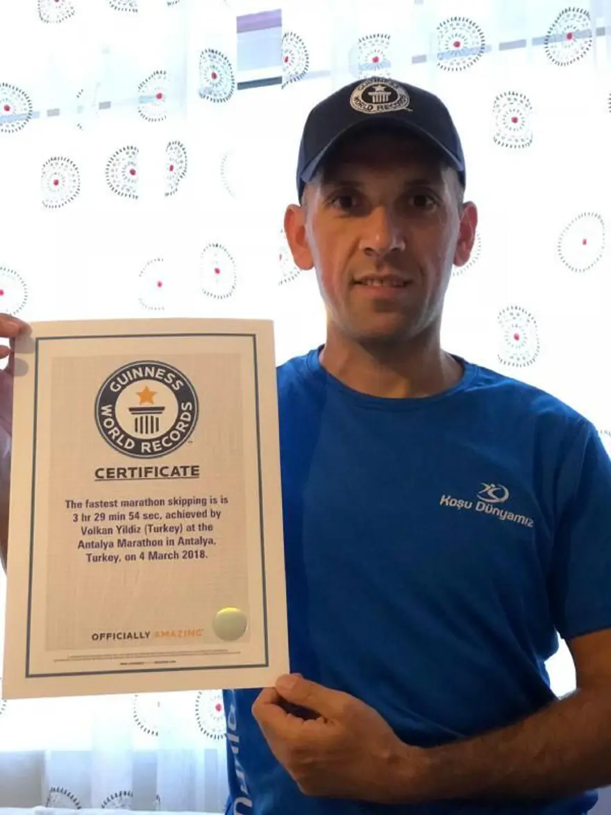 İp atlayarak adını Guinness'e yazdırdı 1