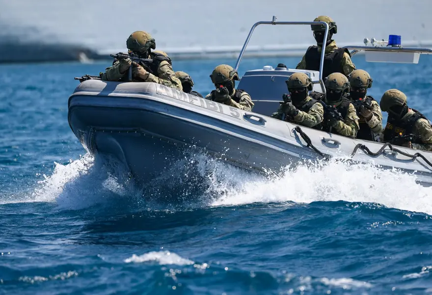 Amfibi Hücum Timleri'nden gövde gösterisi 17
