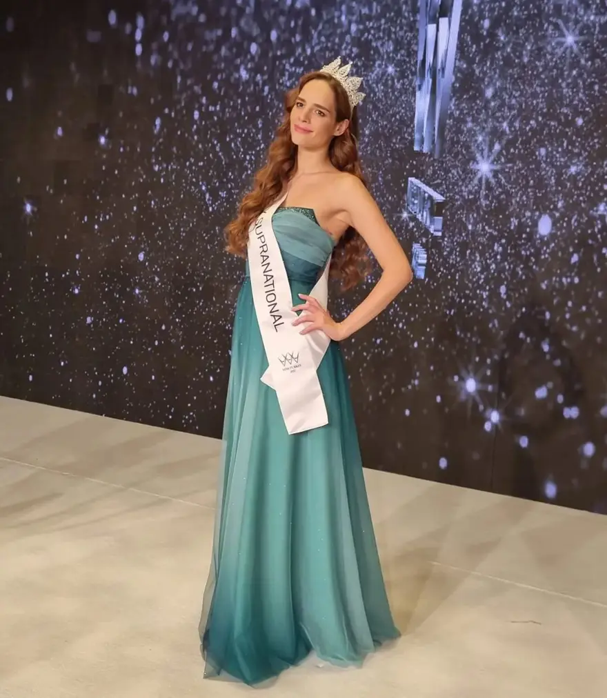 Neşe Erberk ile Demet Akalın arasında 'güzellik yarışmasında torpil' polemiği 5 Neşe Erberk ile Demet Akalın arasında 'güzellik yarışmasında torpil' polemiği 5