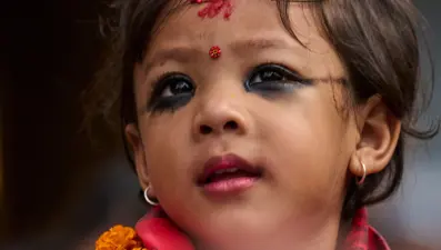 Nepal'in yaşayan tanrıçası iki yaşındaki çocuk oldu