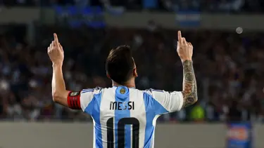 Messi, Cristiano Ronaldo'nun rekorunu egale etti