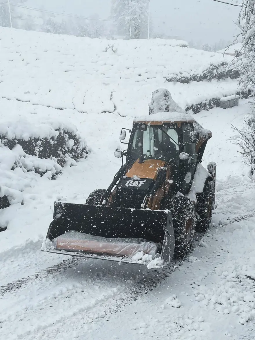 Rize'de yollar kapandı: Cenazeler iş makineleriyle taşındı 1 Rize'de yollar kapandı: Cenazeler iş makineleriyle taşındı 1