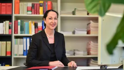 Almanya'da yeni seçilen belediye başkanına bıçaklı saldırı: Durumu ağır