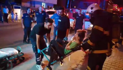 Apartmanda yangın paniği: Dumandan etkilenen kişi hastaneye kaldırıldı