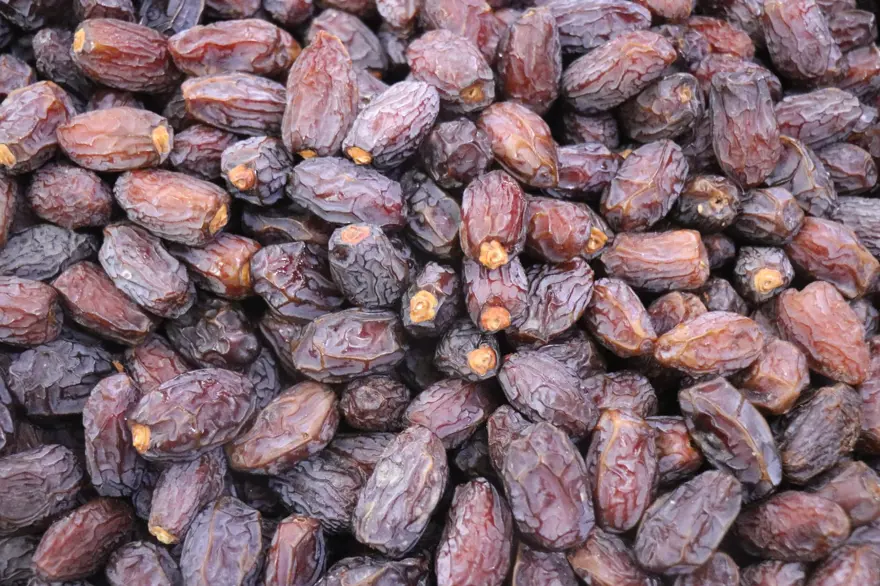 Hurma tezgahta yerini aldı: Her keseye uygun fiyatıyla alıcı buluyor 5