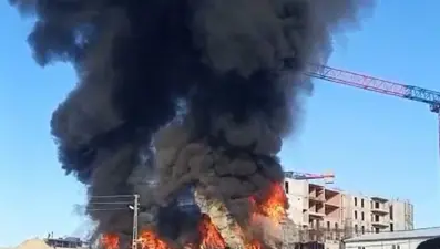 İşçilerin yaşadığı konteyner alev alev yandı