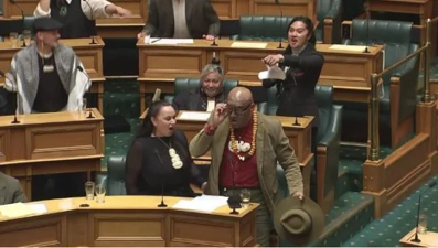 Yeni Zelanda Parlamentosu karıştı! Haka danslı protesto