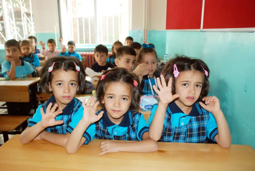 Okullar açıldı (18 milyon öğrenci ders başı yaptı) 6