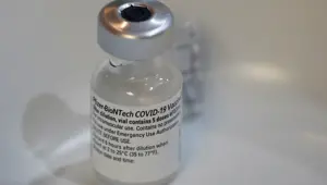 Dünyanın büyük bir kısmı corona virüs aşısına ihtiyaç duyarken, milyonlarca doz çöpe gidiyor