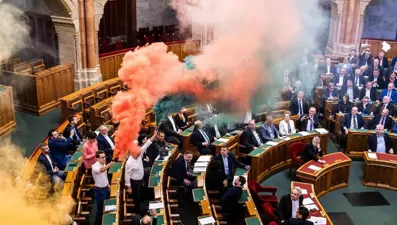 Macaristan’da LGBTİ karşıtı yasa kabul edildi: Yürüyüşlere katılanlar yapay zekayla tespit edilecek