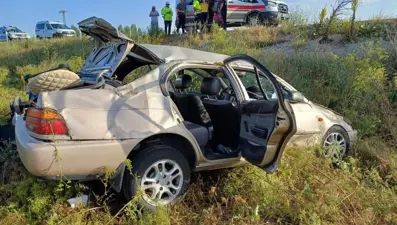 Çorum’da kontrolden çıkan otomobil tarlaya uçtu: 3’ü çocuk 7yaralı