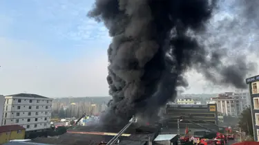 İstanbul'da lastik deposunda yangın
