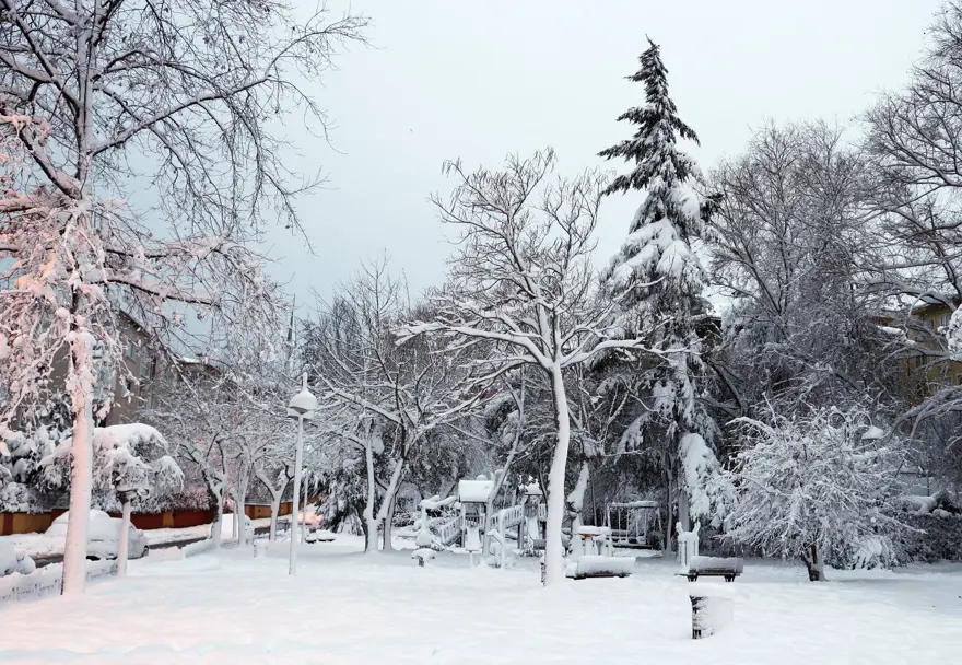 İstanbul'da kar yağışı devam ediyor (AKOM ilçe ilçe kar kalınlıklarını paylaştı) 16