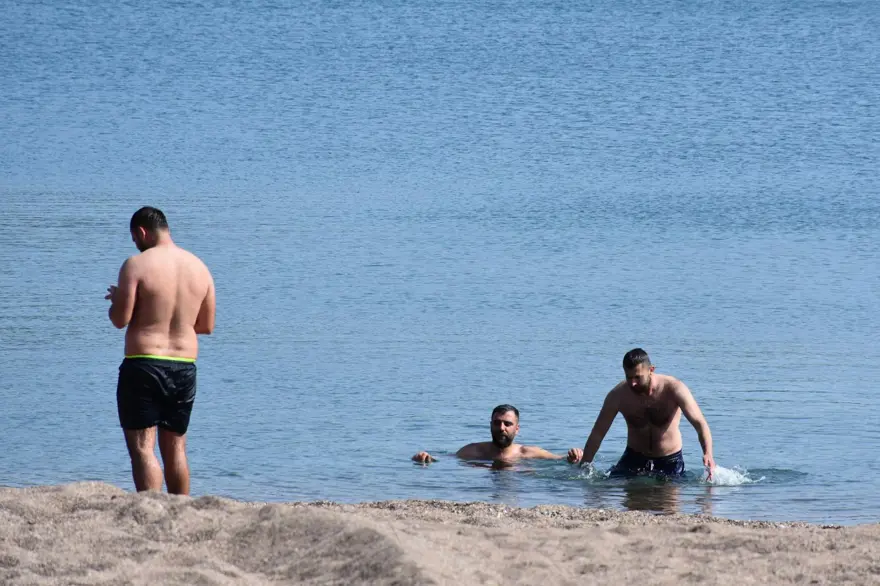 Marmaris'te güneşi gören sahile koştu 3