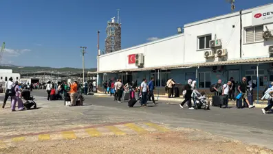 Lübnan’dan kaçış sürüyor: 310 kişi gemiyle Mersin’e geldi