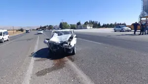 Adıyaman'da iki araç çarpıştı: 4 kişi yaralandı