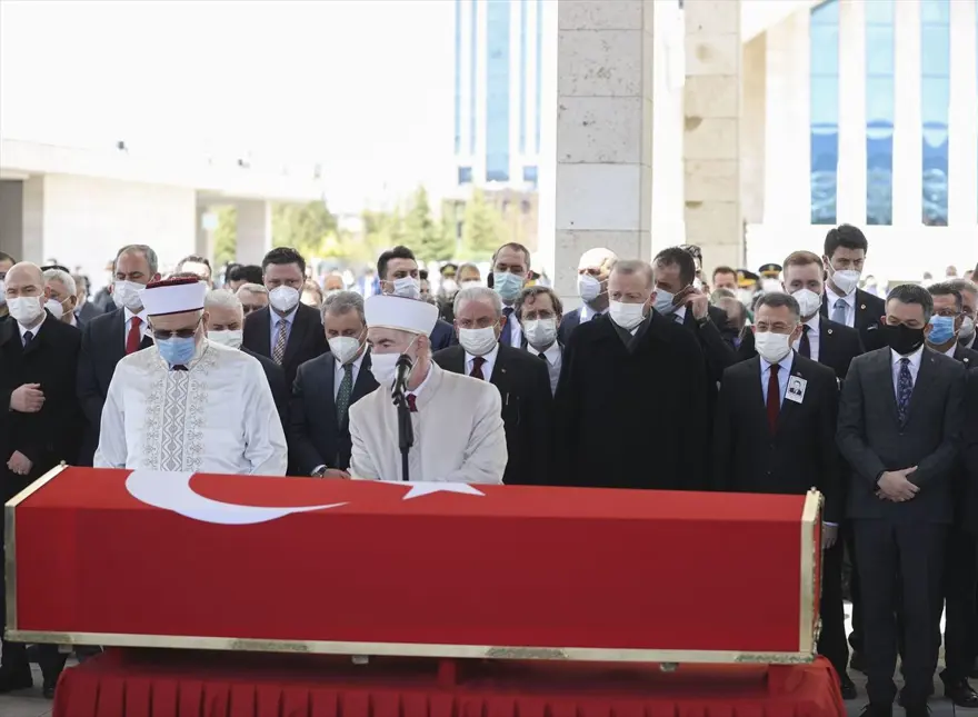 Eski Başbakan Yıldırım Akbulut'a veda 1