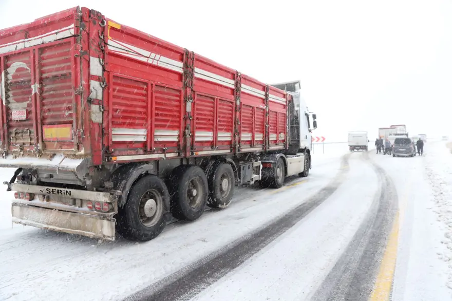 8 ilde kar yağışı etkili oluyor: Ulaşımda aksamalar yaşanıyor 16