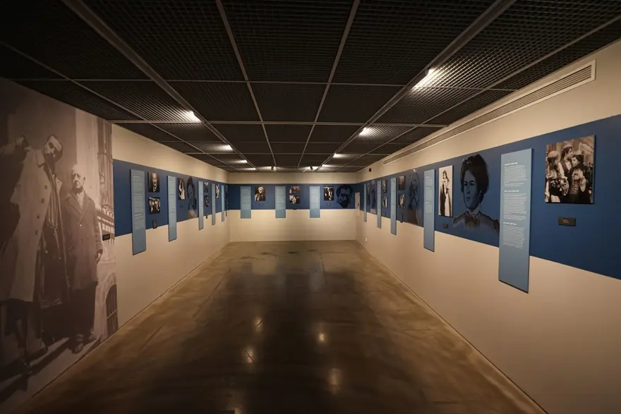 Kulis: Bir Tiyatro Belleği, Hagop Ayvaz sergisi açıldı 16