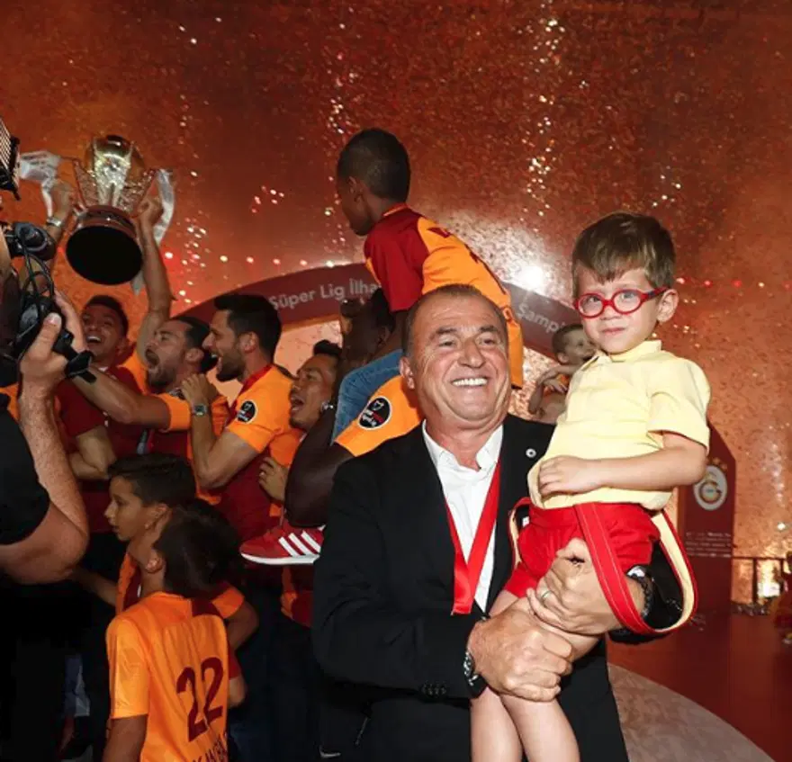 Fatih Terim kutlamaya kızları Buse Terim ve Merve Terim Çetin ile katıldı 2