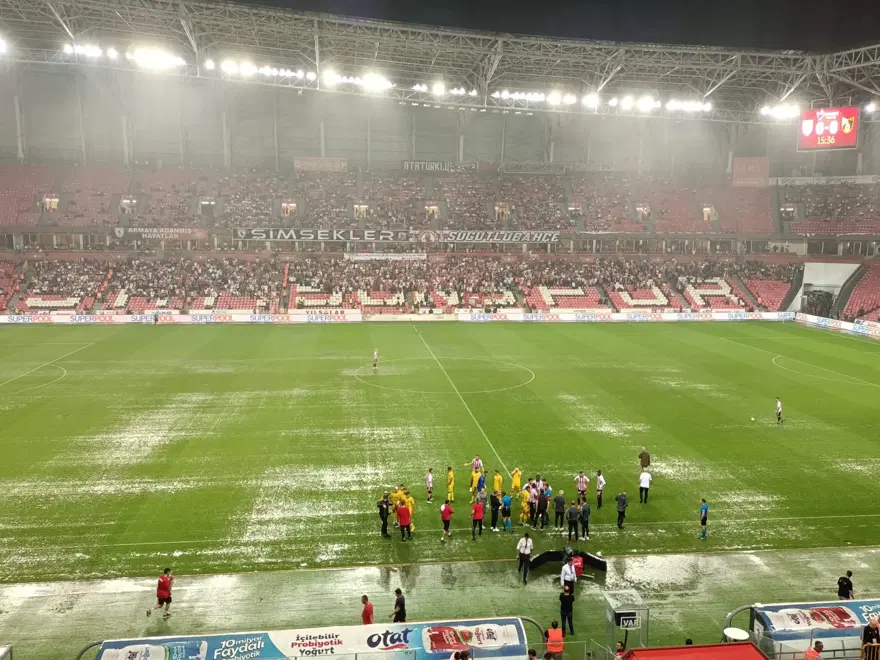 Samsunspor - İstanbulspor maçı yağış nedeniyle ertelendi 3 Samsunspor - İstanbulspor maçı yağış nedeniyle ertelendi 3