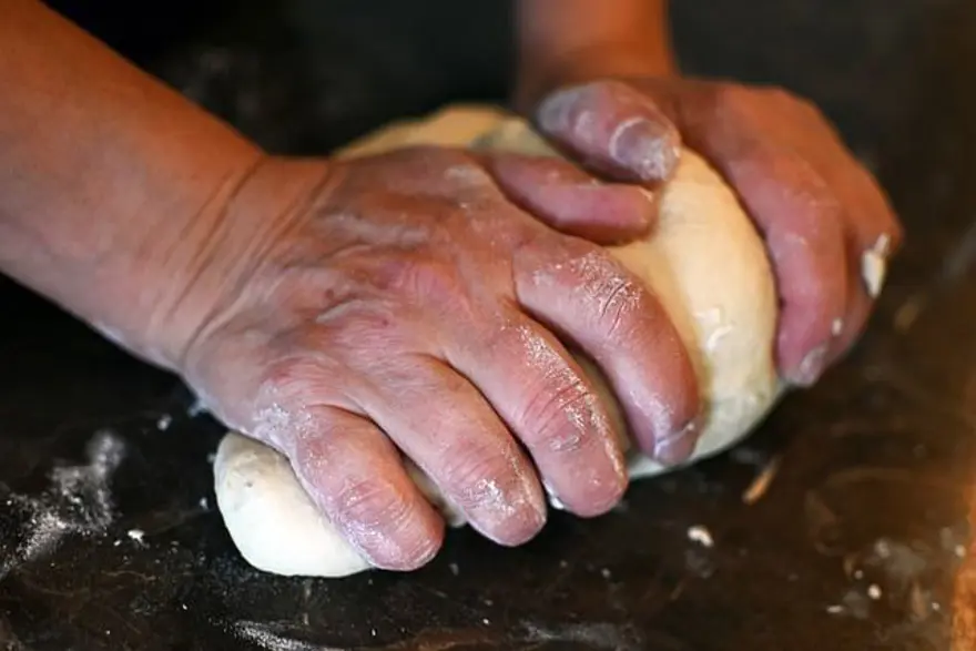 Hamuruna 1 kaşık ekleyince yırtılmayan yufkalar elde ediliyor: Yufkacıların gizli tarifi 