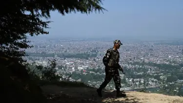 Turistler Keşmir'e yeniden girebilecek
