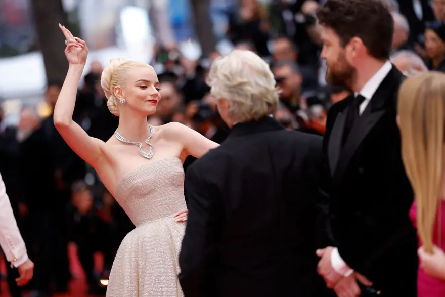 6 dakika boyunca ayakta alkışlandı: Cannes'da Mad Max rüzgarı 2 6 dakika boyunca ayakta alkışlandı: Cannes'da Mad Max rüzgarı 2