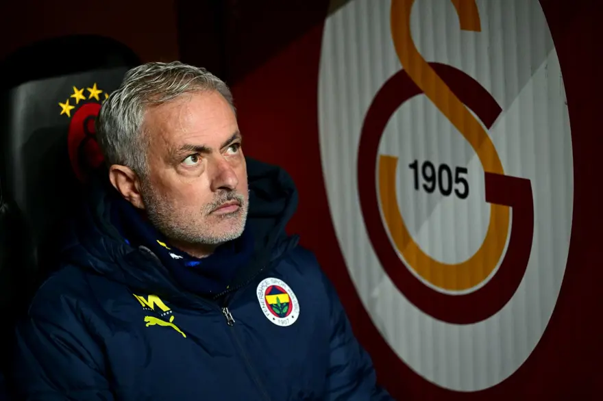 Ünlülerin derbi gerilimi | Athena Gökhan ile Şahan Gökbakar'ın Jose Mourinho tartışması 4