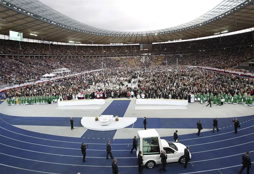 Papa'dan 70 bin kişilik ayin 1