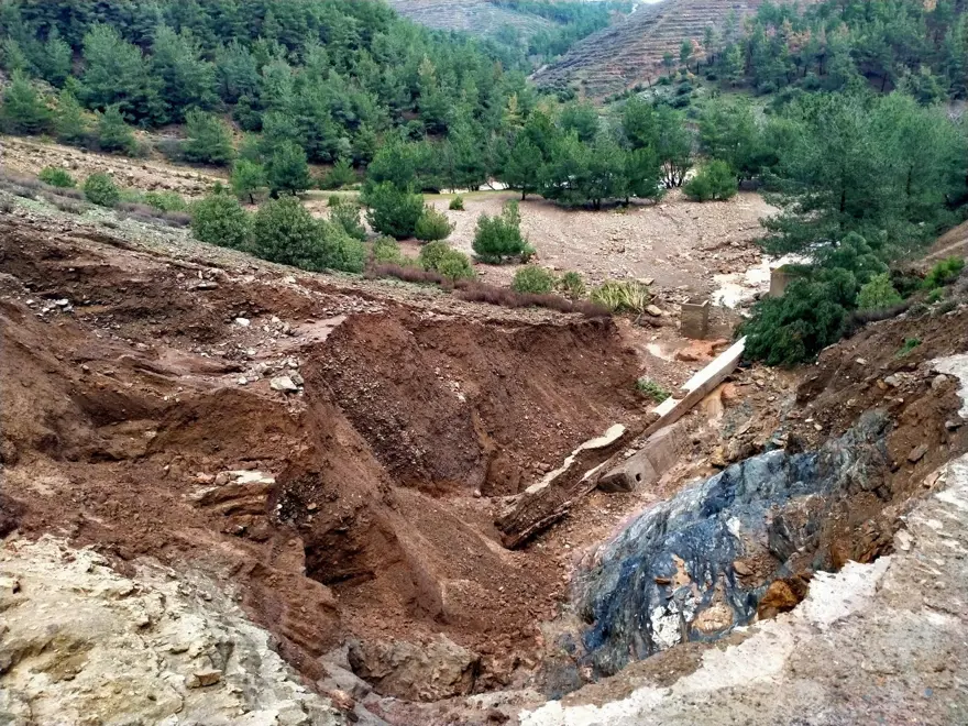 İzmir'de Yeniköy Sulama Göleti tehlike oluşturdu, 30 hane boşaltıldı 10