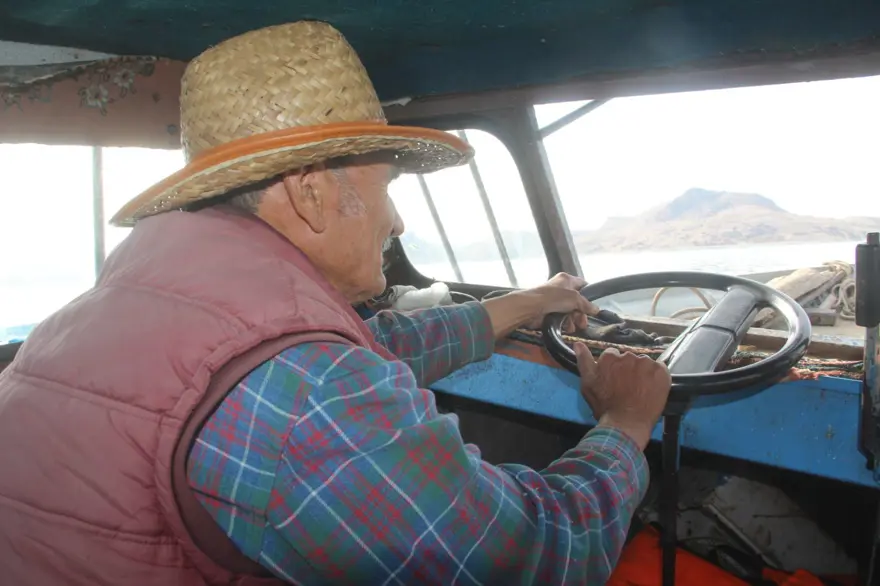 "Robinson Crusoe" Ziya dede hastalandı: Yerleştiği ıssız adayı yeşile bürümüştü 8