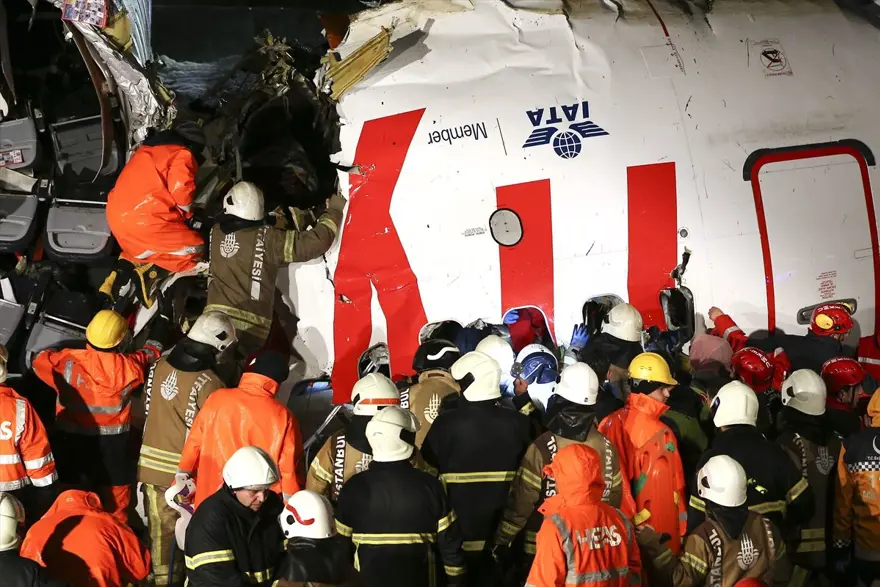 Sabiha Gökçen'de pistten çıkan uçaktan ilk görüntüler 40