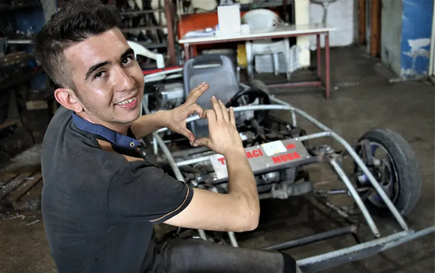 Hayalini gerçekleştirdi, kendi arabasını yaptı 1