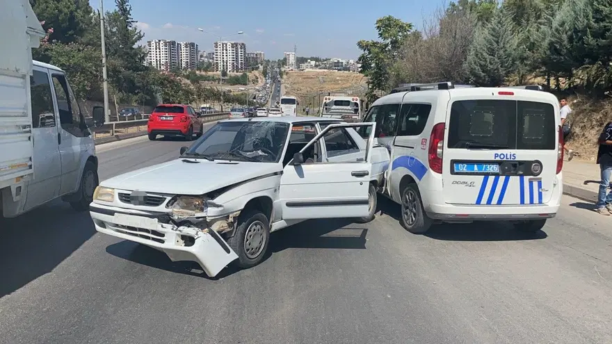Adıyaman'da 16 araç birbirine girdi: 1'i polis 2 kişi yaralandı 1