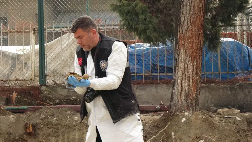 Öğretmenevi bahçesindeki kazıda insan kemikleri bulundu! 3