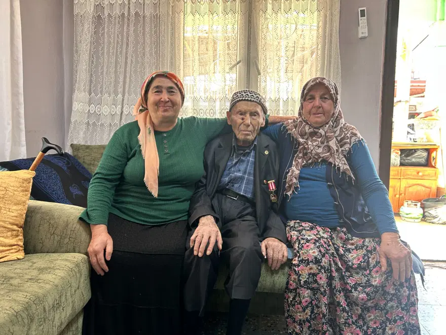 Torununun torununu gördü: 103 yaşındaki Kore gazisinin uzun yaşam sırrı 1 Torununun torununu gördü: 103 yaşındaki Kore gazisinin uzun yaşam sırrı 1