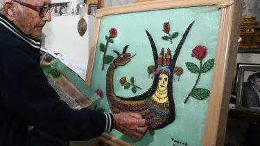 Üç ayda 47 bin toplu iğneyle şahmeran tablosu yaptı