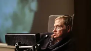 Stephen Hawking: Dünya’yı 100 yıl içerisinde terk etmeliyiz
