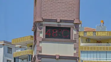 Termometre 48 dereceyi gösterdi: Dışarı çıkan kavruldu!