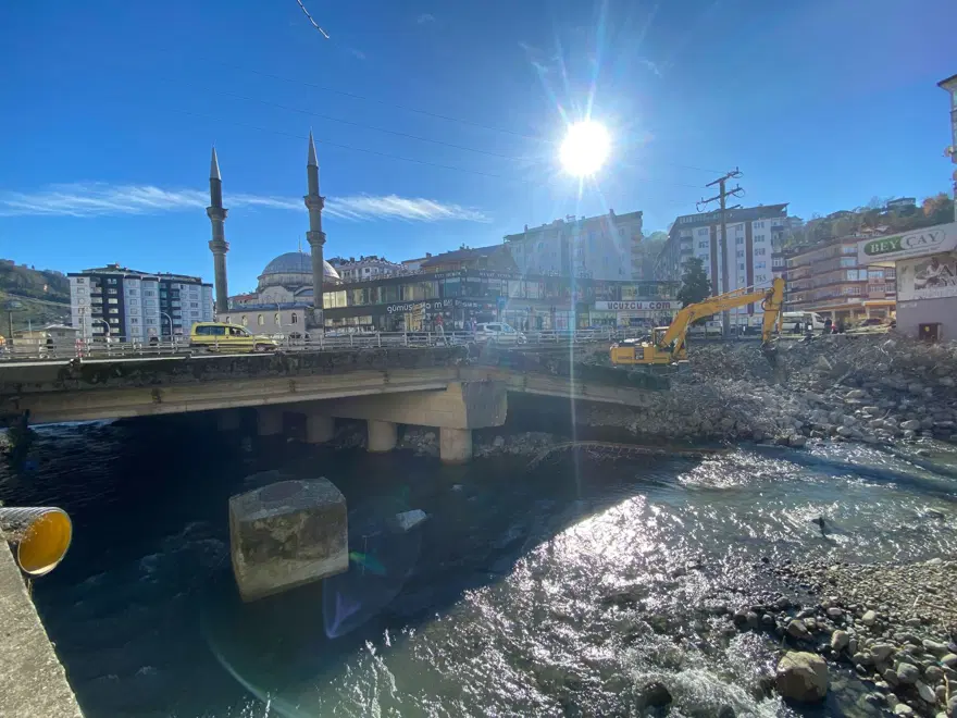 Çayeli'nde sele neden olan köprüler yıkılıyor 11 Çayeli'nde sele neden olan köprüler yıkılıyor 11