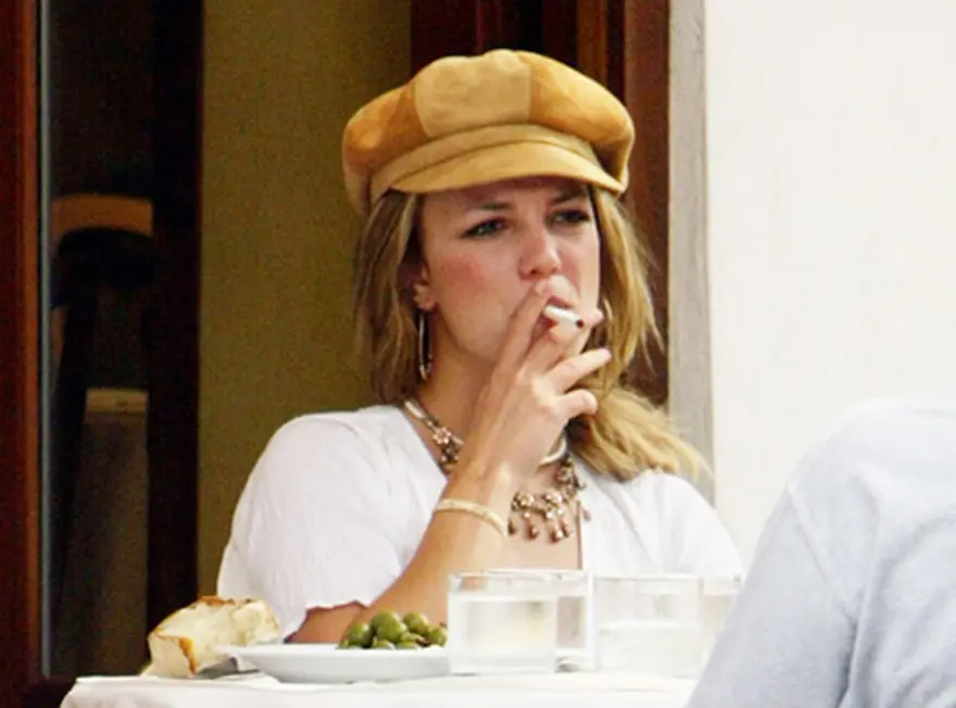 Sigarasız yapamayan ünlüler 5