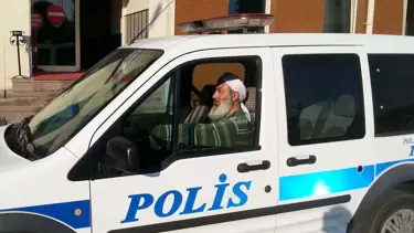 Sarıklı polisin görevine son verildi