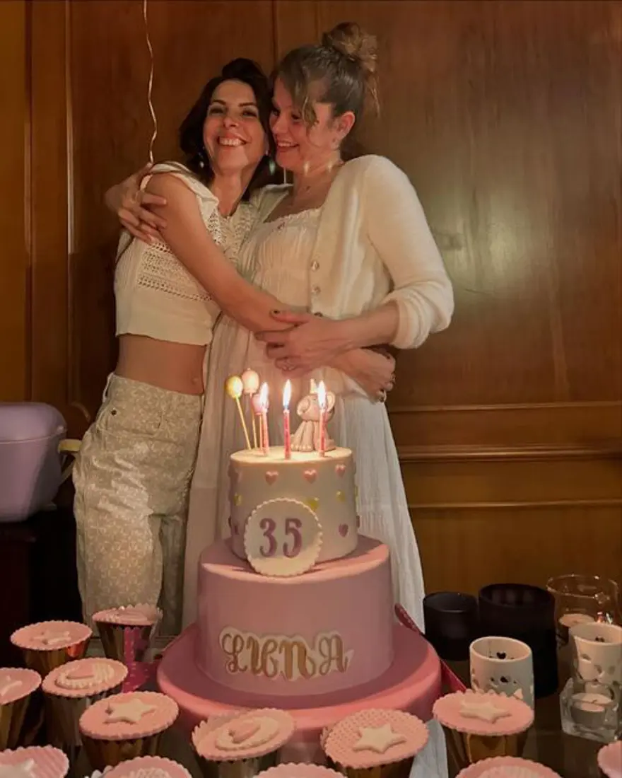 BEBEĞİNİN ADINI PASTASININ ÜZERİNE YAZDIRDI 3 BEBEĞİNİN ADINI PASTASININ ÜZERİNE YAZDIRDI 3