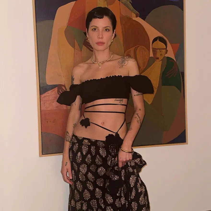 Halsey hastalığını paylaştı: Yaşlı bir kadın gibi hissediyorum 