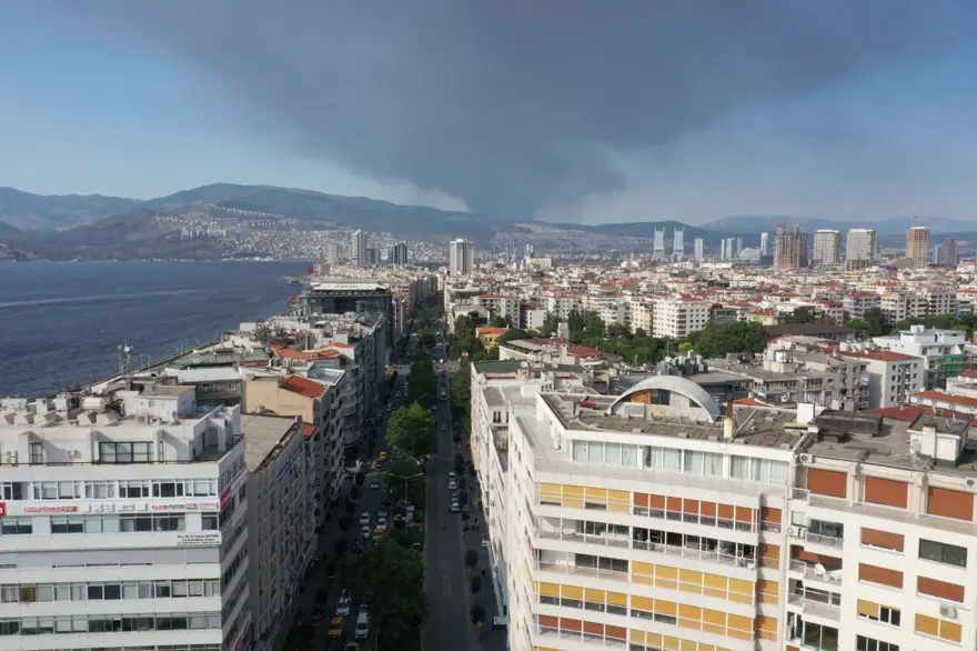 Manisa’da “mecbur kalmadıkça pencerelerinizi açmayın” uyarısı| (Dumanlar İzmir’e kadar ulaşmıştı) 4 Manisa’da “mecbur kalmadıkça pencerelerinizi açmayın” uyarısı| (Dumanlar İzmir’e kadar ulaşmıştı) 4