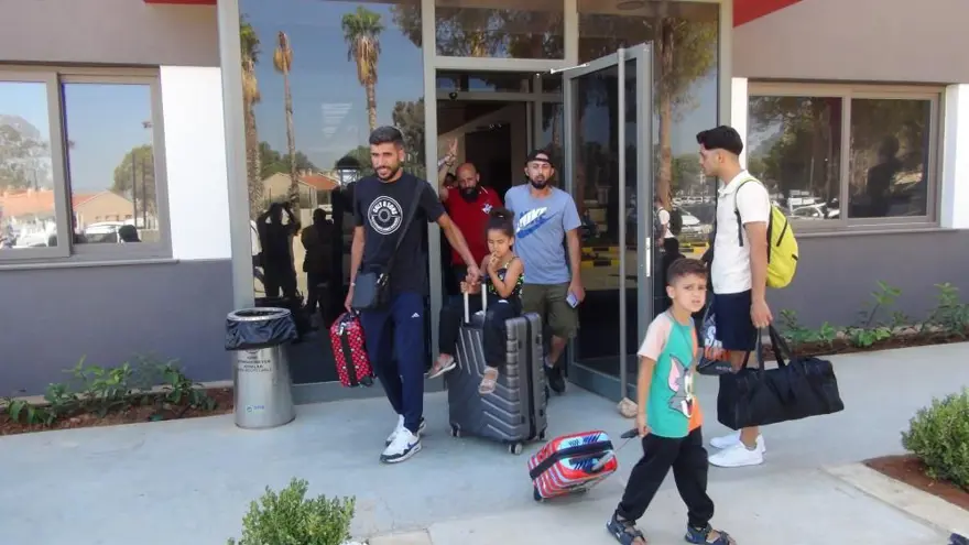 Lübnan’dan tahliyeler sürüyor: 362 kişi gemiyle Mersin’egeldi 4