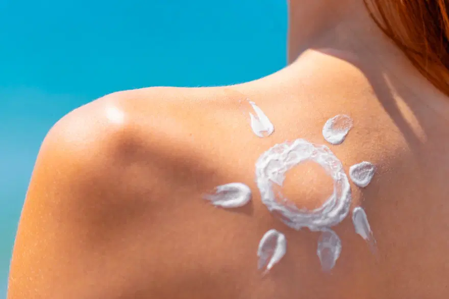 Dermatolog açıkladı: Güneş kremi seçerken mutlaka dikkat etmeniz gerekenler 1 Dermatolog açıkladı: Güneş kremi seçerken mutlaka dikkat etmeniz gerekenler 1