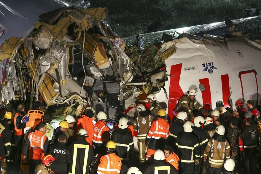 Sabiha Gökçen'de pistten çıkan uçaktan ilk görüntüler 33