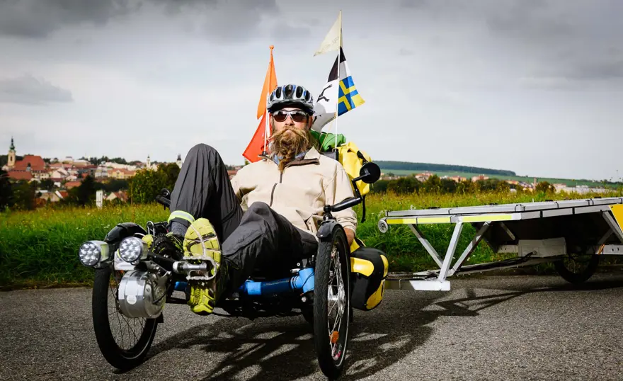 Güneş enerjili bisikletiyle dünyayı geziyor 1